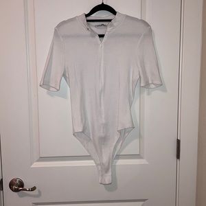 ♦️Fashion Nova White Zip-up Bodysuit